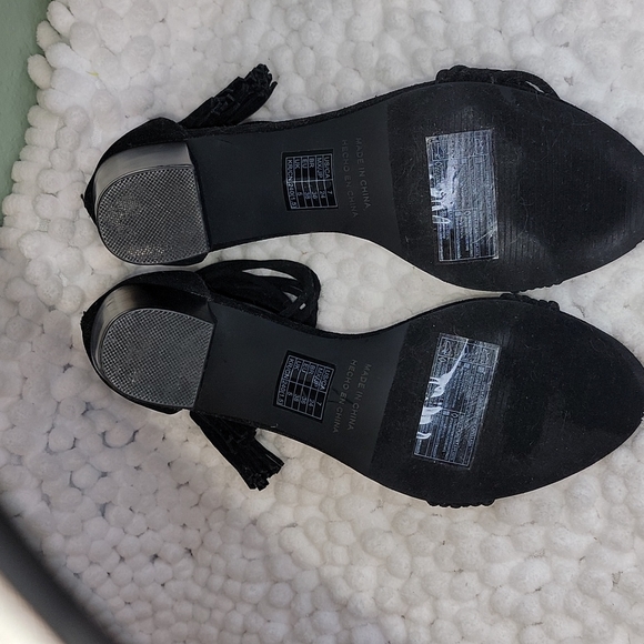 Black Ankle Strapped Heels, zip up at back heel. Straps around the ankle. - Picture 4 of 10